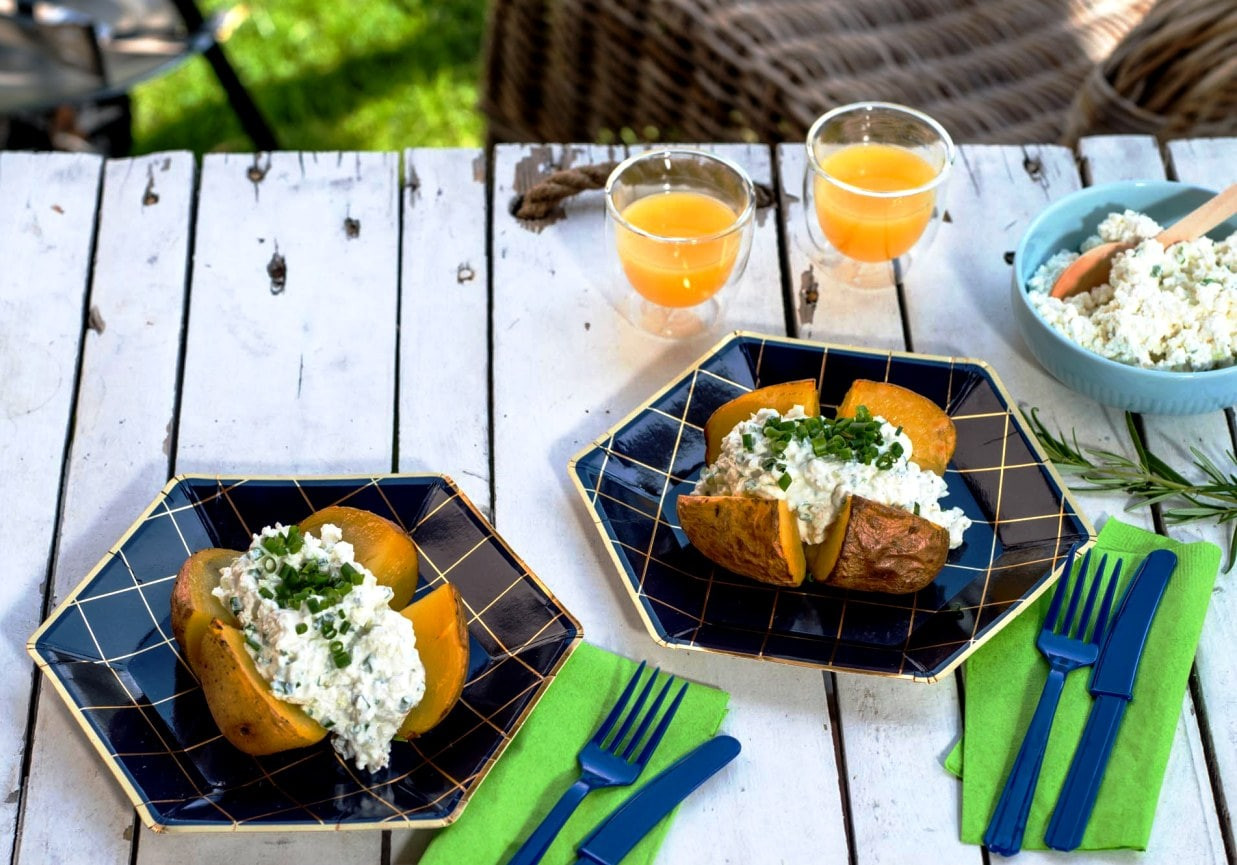 Grillowane ziemniaki z gzikiem foto