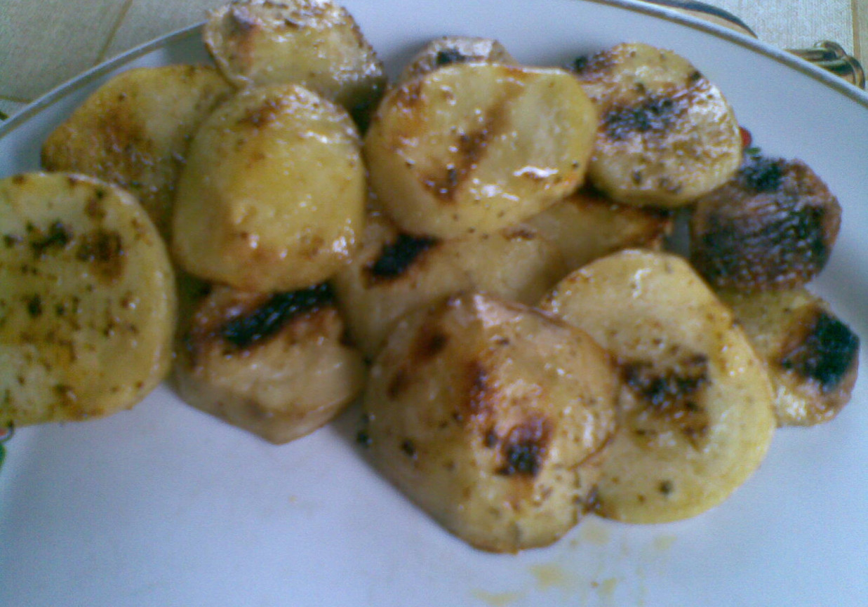 grillowane ziemniaki foto