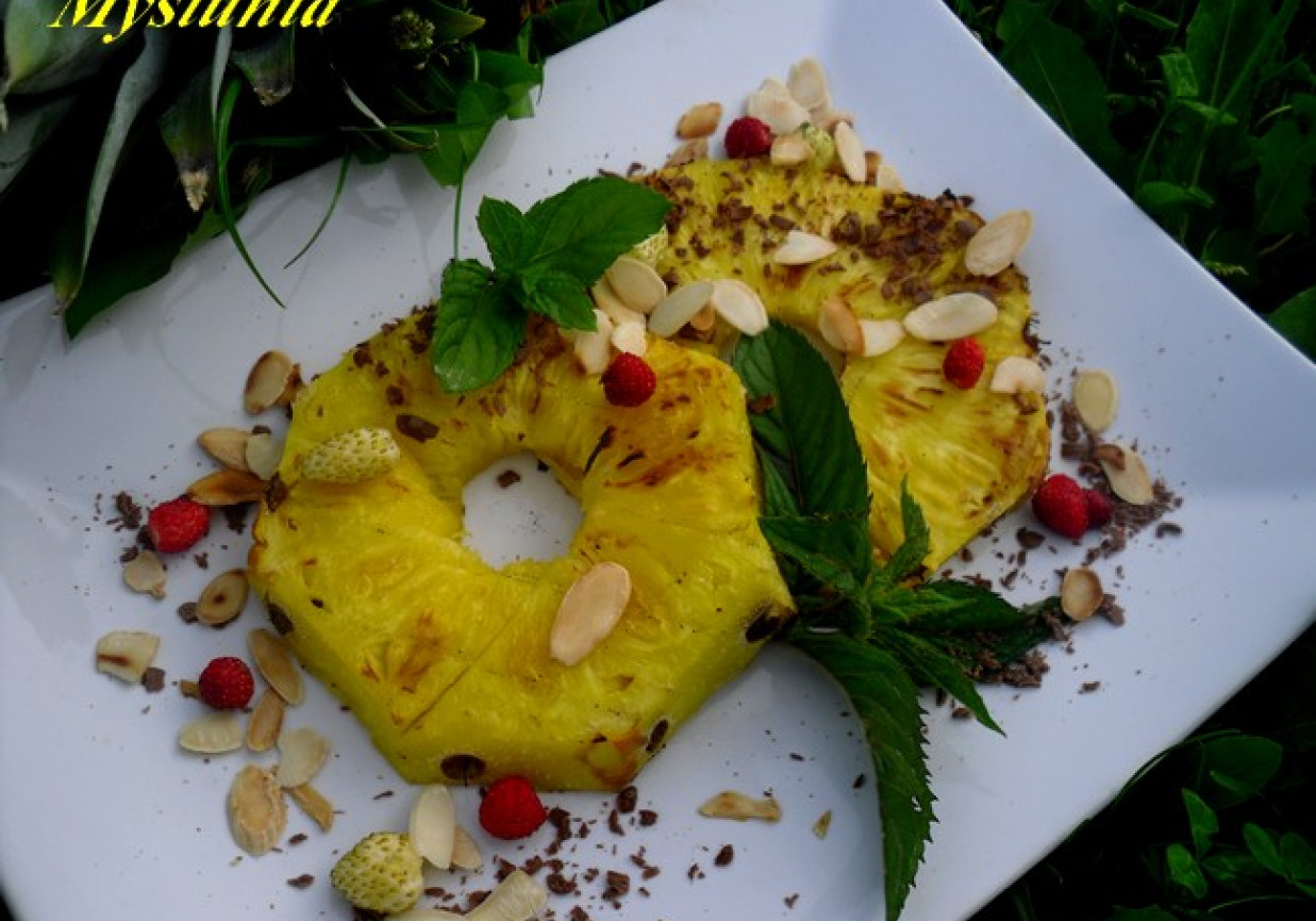 Grillowany ananas w słodkim stylu foto