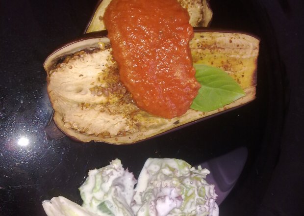 Fotografia przedstawiająca Grillowany bakłażan z pomidorami