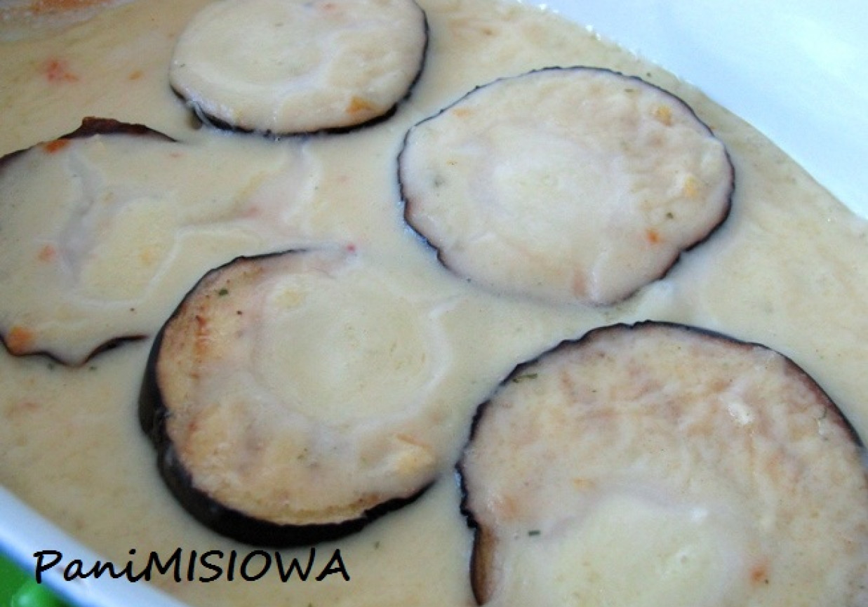 Grillowany bakłażan zapiekany w sosie beszamelowym foto