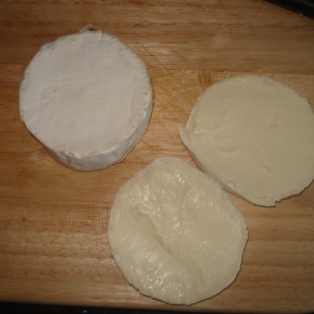 Krok 1 - Grillowany Camembert z orzechowym nadzieniem  foto