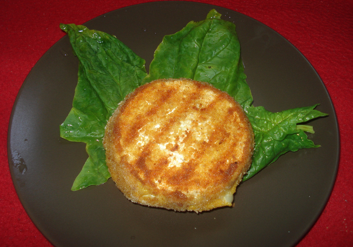 Grillowany Camembert z orzechowym nadzieniem  foto