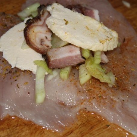 Krok 2 - Grillowany filet z białym serem i cebula oraz nutka cytryny foto