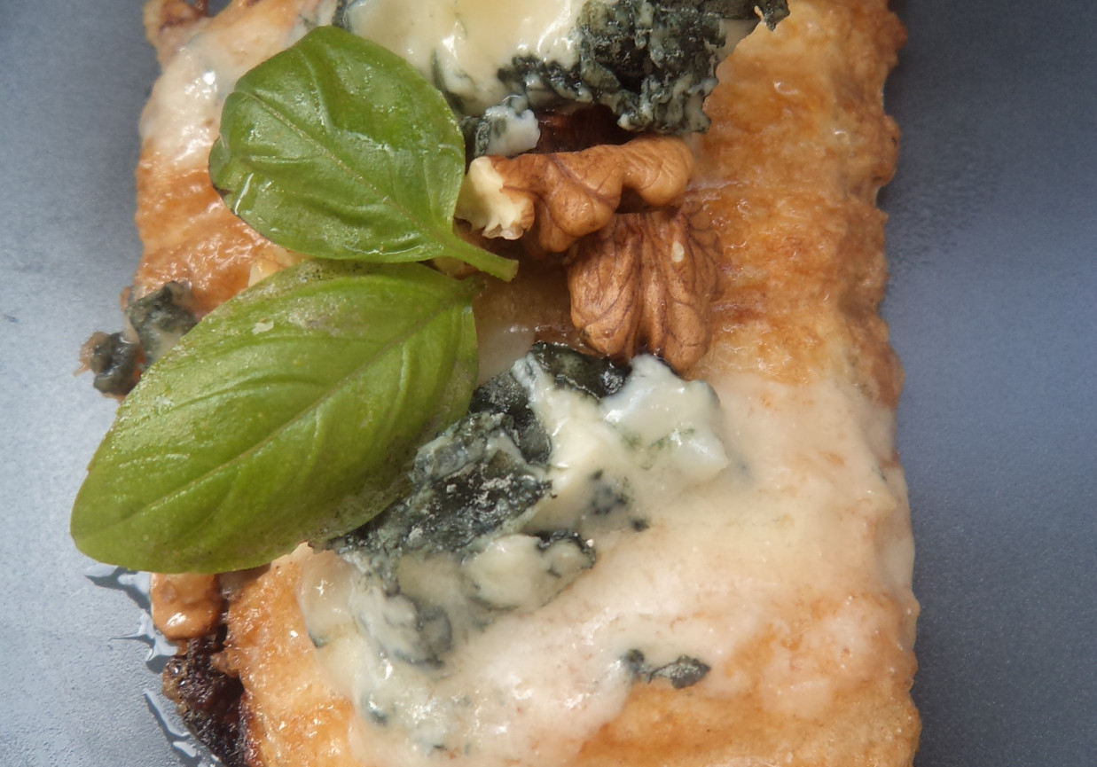 Grillowany filet z Gorgonzolą i orzechami :) foto