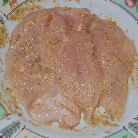 Krok 1 - Grillowany filet z kurczaka na sałatce ze świeżego szczawiu foto