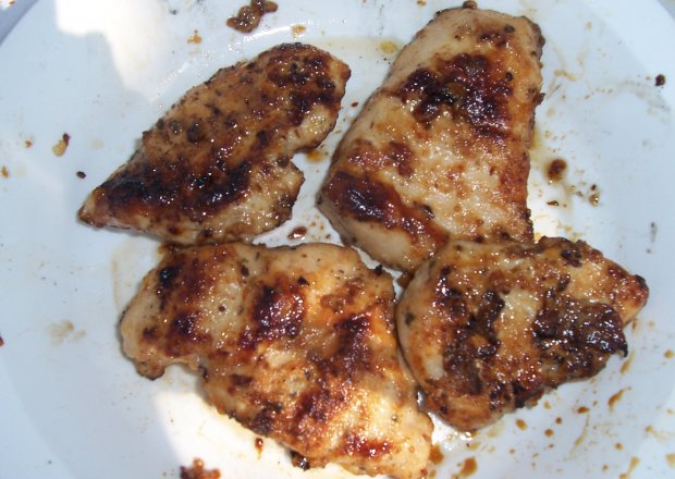 Fotografia przedstawiająca Grillowany filet z kurczaka w panierce