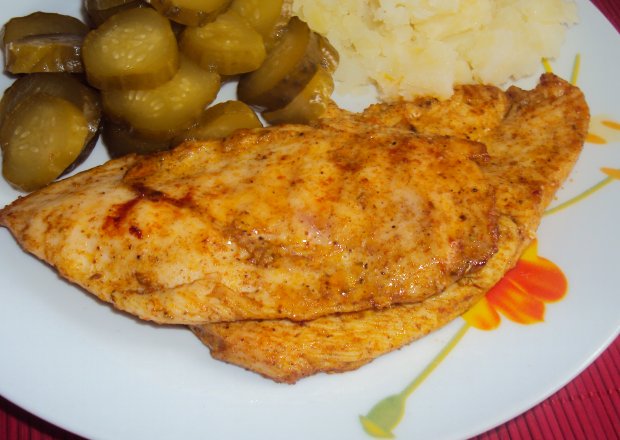 Fotografia przedstawiająca Grillowany filet z kurczaka