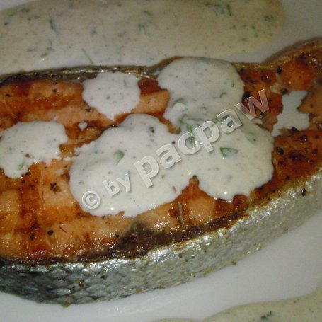 Krok 6 - Grillowany łosoś z sosem pietruszkowym foto