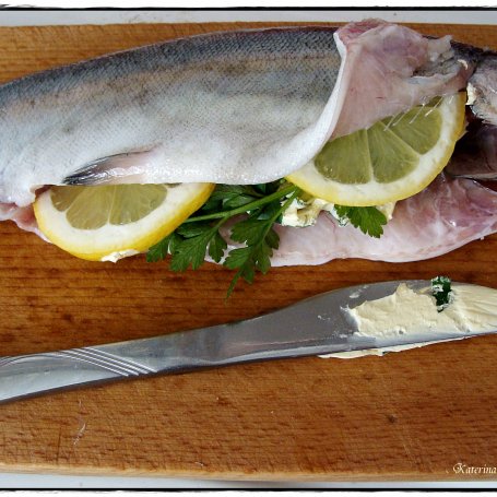 Krok 2 - GRILLOWANY PSTRĄG W FOLII foto