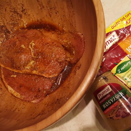 Krok 2 - Grillowany schabowy na ostro ze szpinakiem foto