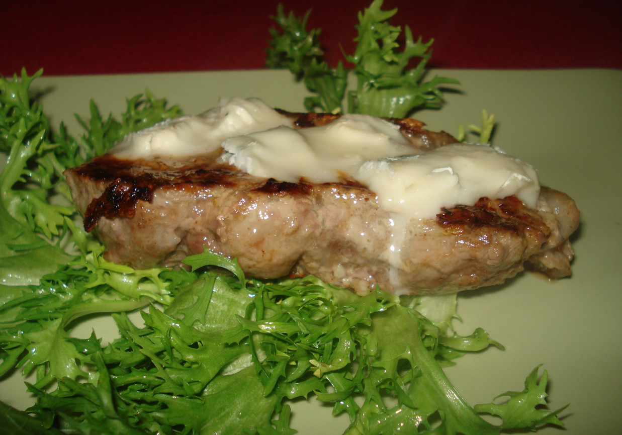Grillowany stek z Rostbefu z serem Gorgonzola foto