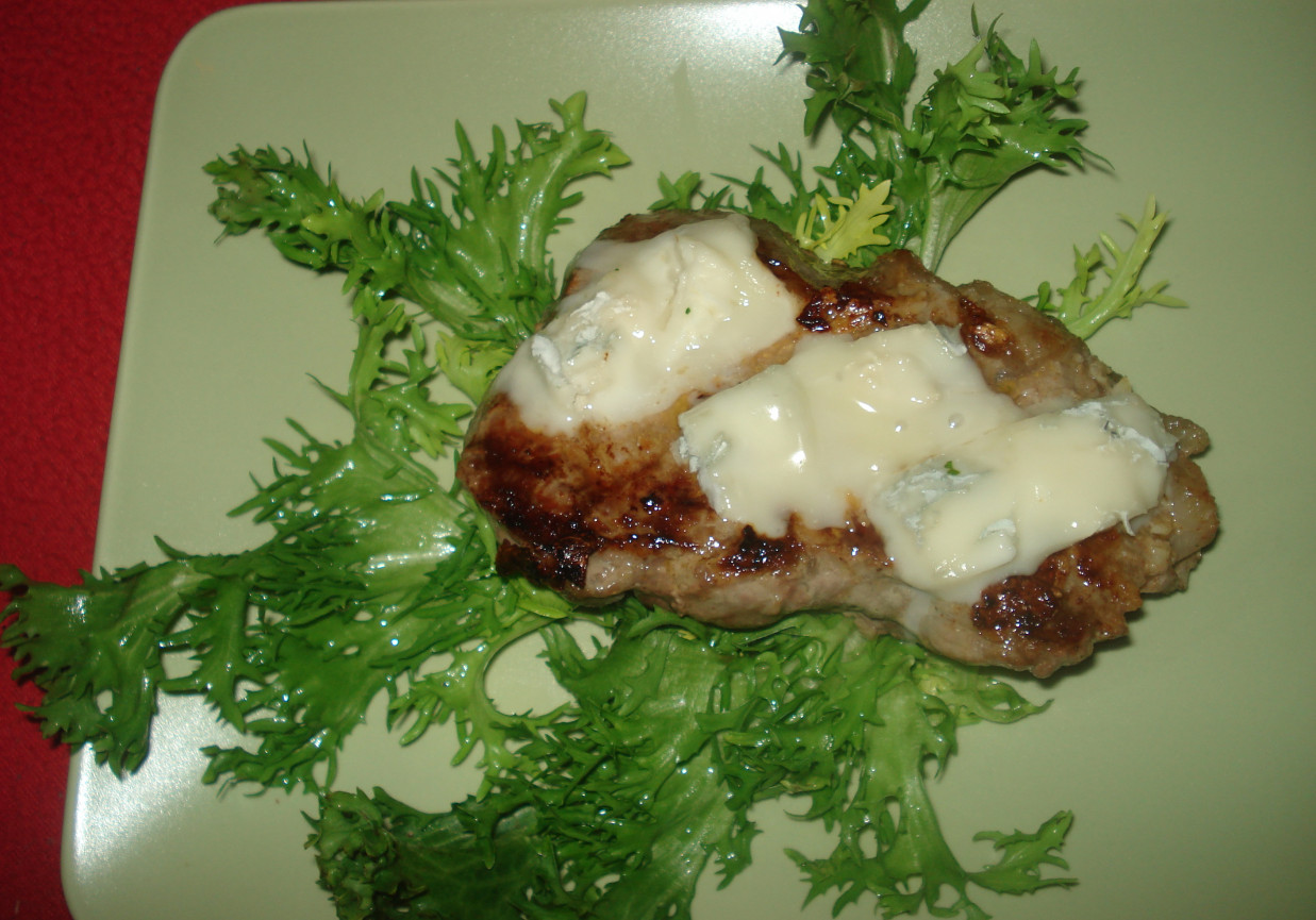 Grillowany stek z Rostbefu z serem Gorgonzola foto
