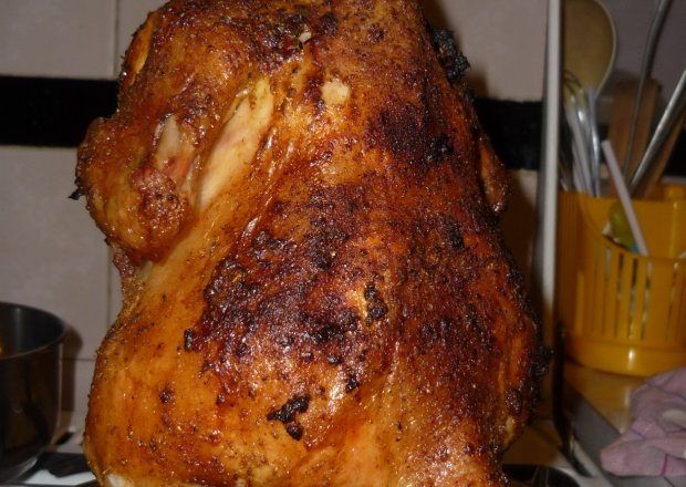 Fotografia przedstawiająca grilowany kurczak w piekarniku