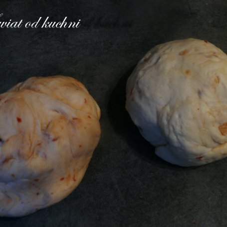 Krok 8 - Grissini z suszonymi pomidorami lub cebulką zapiekaną foto