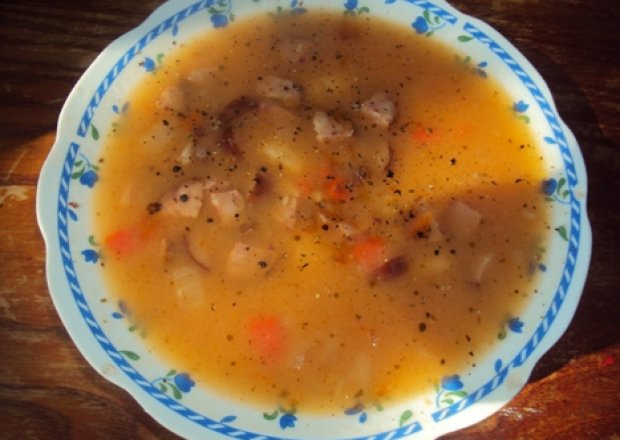 Fotografia przedstawiająca grochowa zupa
