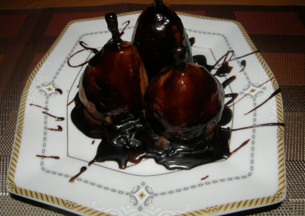Fotografia przedstawiająca gruszki w czekoladzie