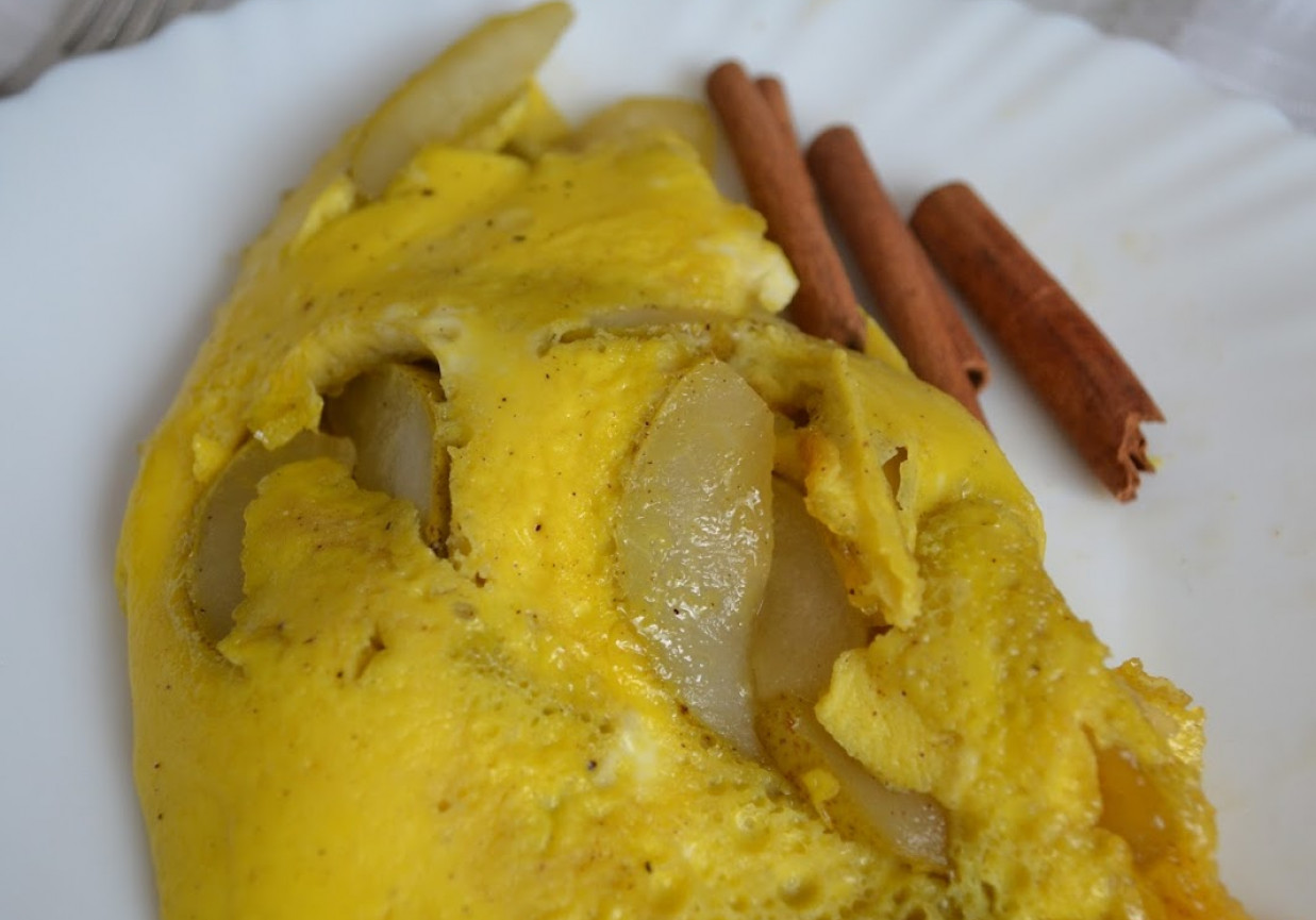 Gruszkowy omlet z miodem i cynamonową nutą foto