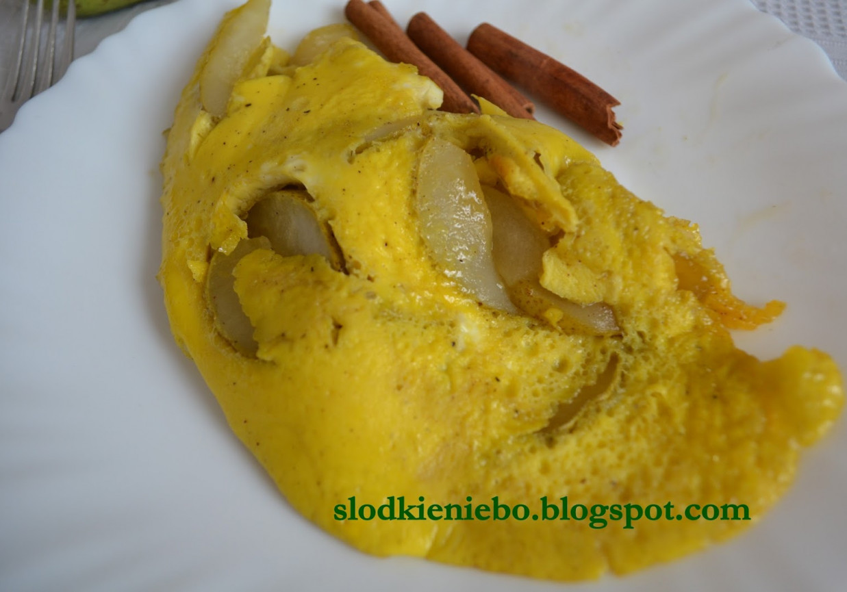 Gruszkowy omlet z miodem i cynamonową nutą foto