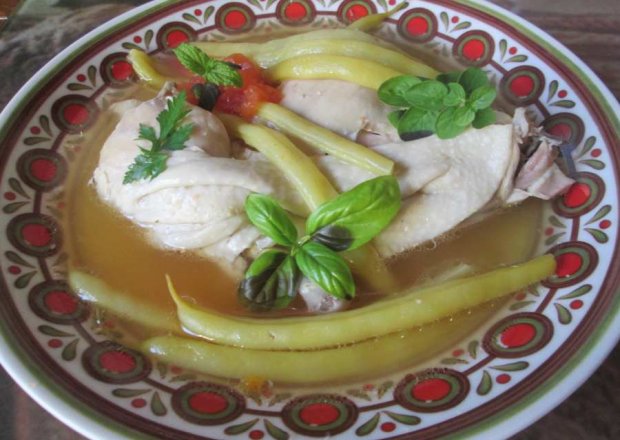Fotografia przedstawiająca Gruzińska zupa drobiowa