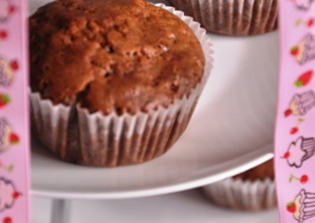 Fotografia przedstawiająca Gryczane muffinki z suszonymi porzeczkami