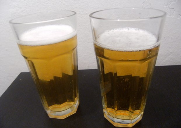 Fotografia przedstawiająca Grzane piwo z cynamonem i goździkami