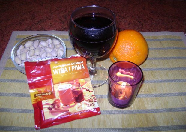 Fotografia przedstawiająca Grzane wino na chłodne wieczory