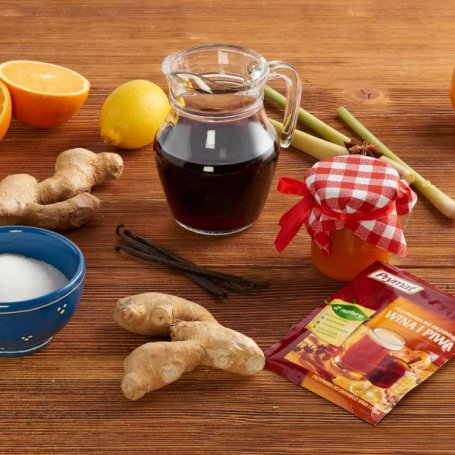 Krok 1 - Grzane wino z trawą cytrynową, imbirem i pomarańczami foto