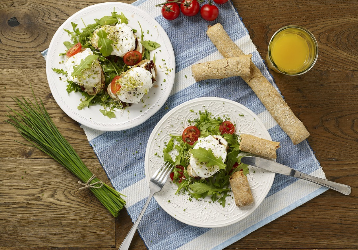 Grzanka z jajkiem w koszulce foto