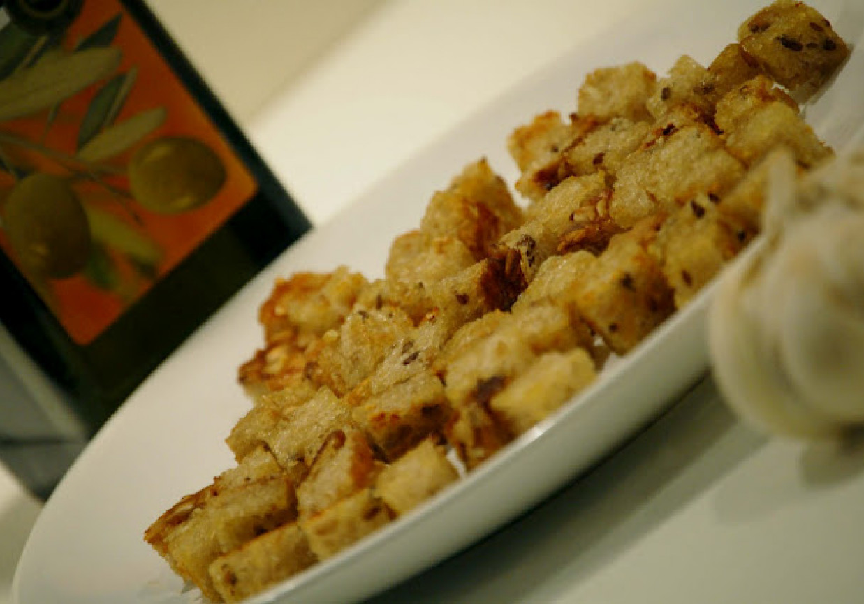 grzanki czosnkowe foto