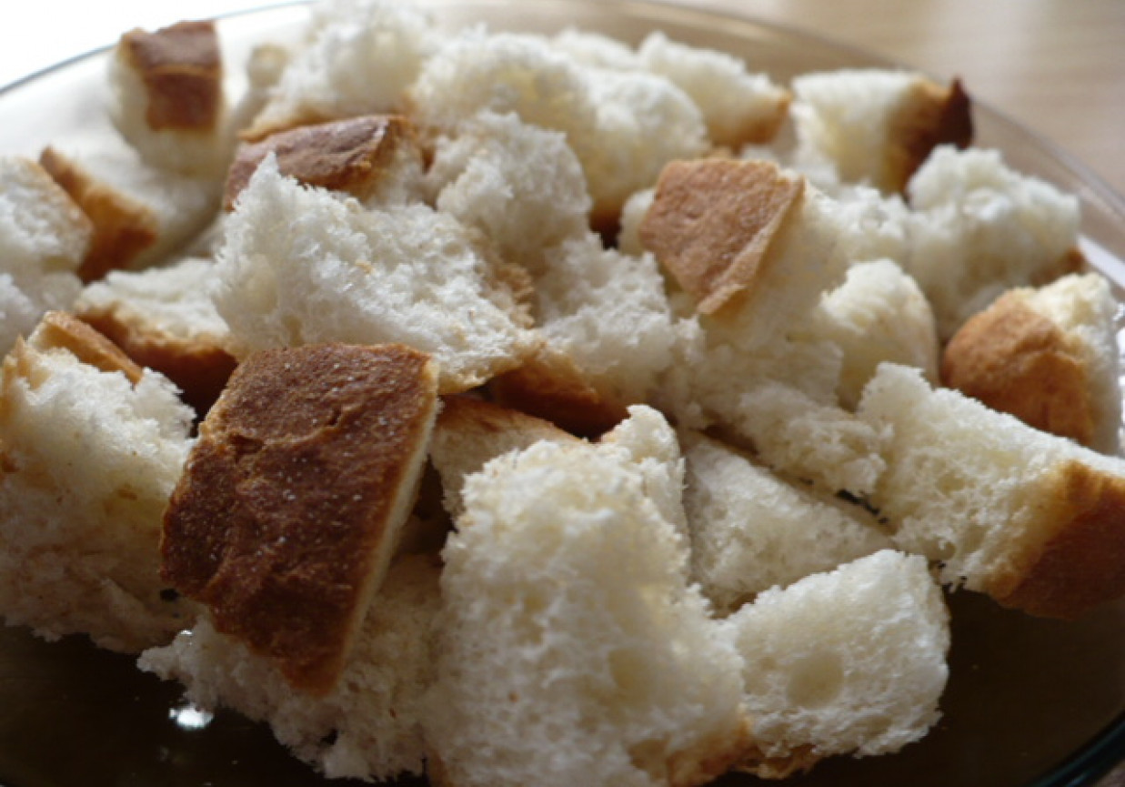 Grzanki z bułki lub chleba foto