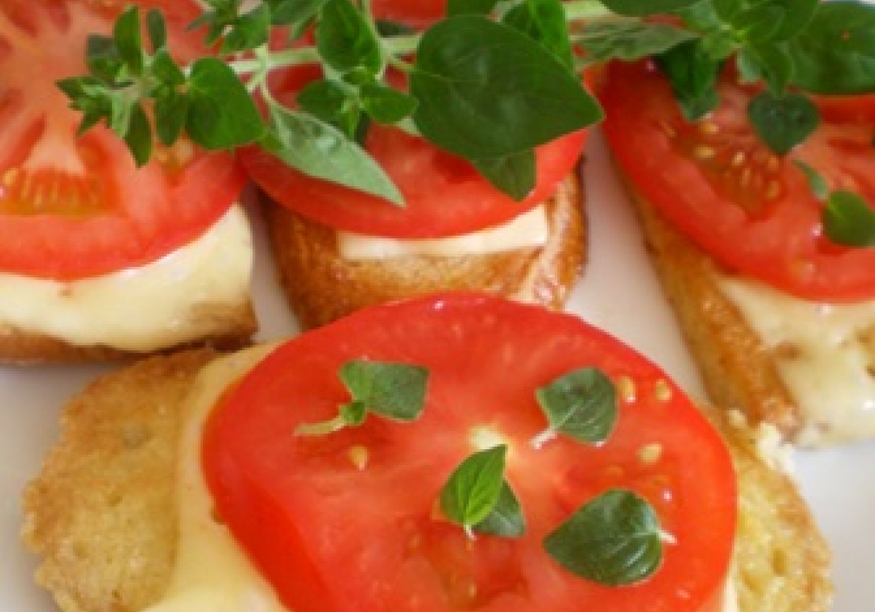 Grzanki z serem i pomidorem foto