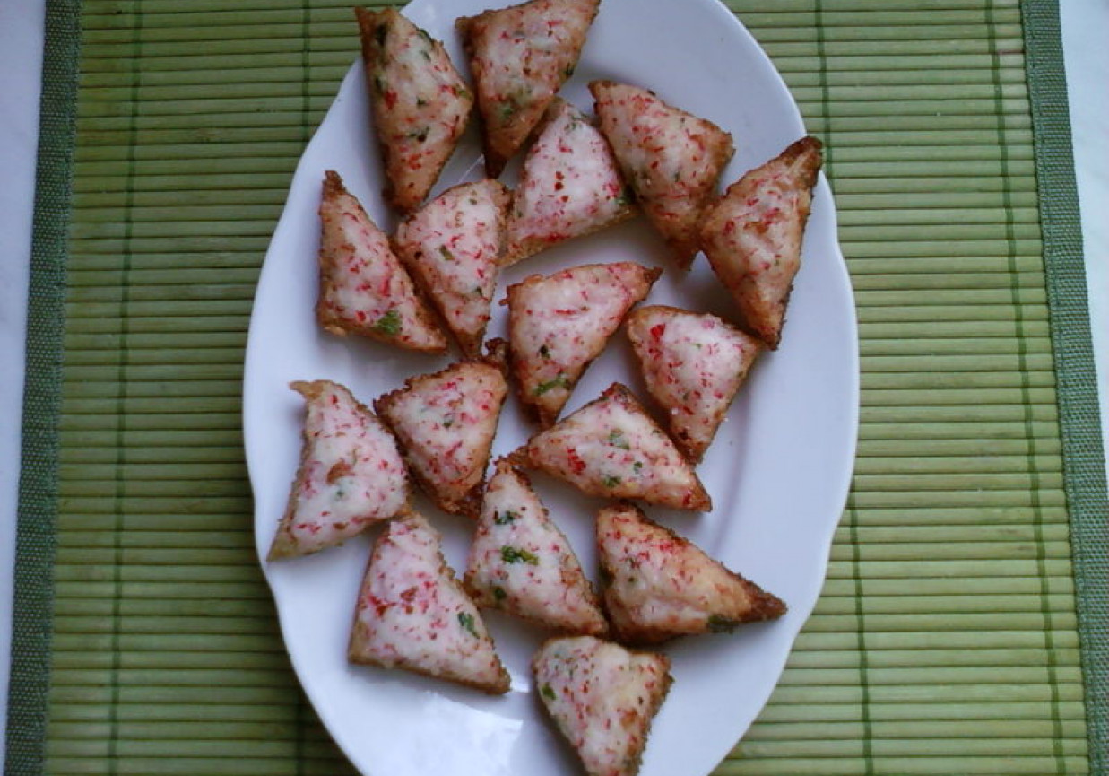Grzanki z surimi foto