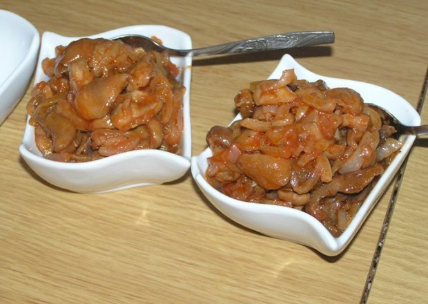 Fotografia przedstawiająca Grzyby marynowane z ketchupem