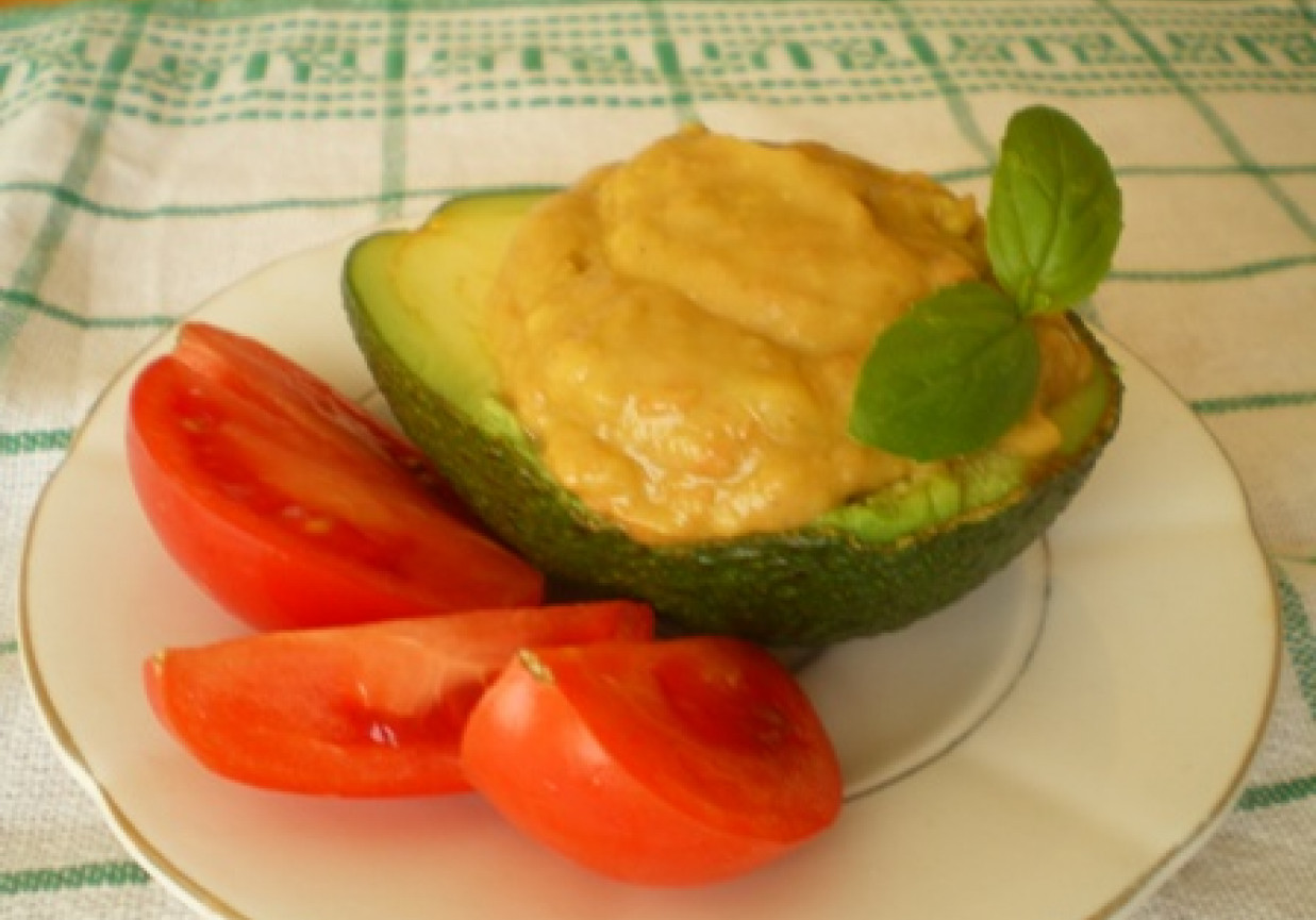 Guacamole z awokado i pomidorów foto