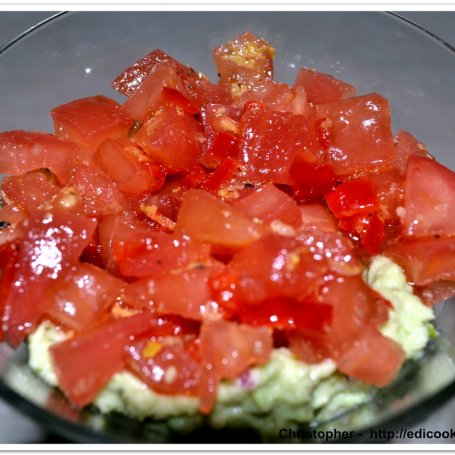 Krok 12 - Guacamole z salsą pomidorową. foto