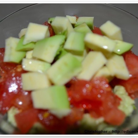 Krok 13 - Guacamole z salsą pomidorową. foto