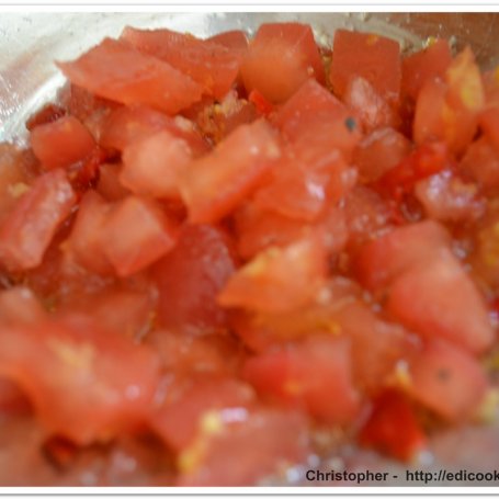 Krok 7 - Guacamole z salsą pomidorową. foto