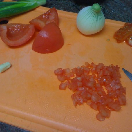 Krok 1 - Guacamole ze szczypiorkiem i pomidorami foto