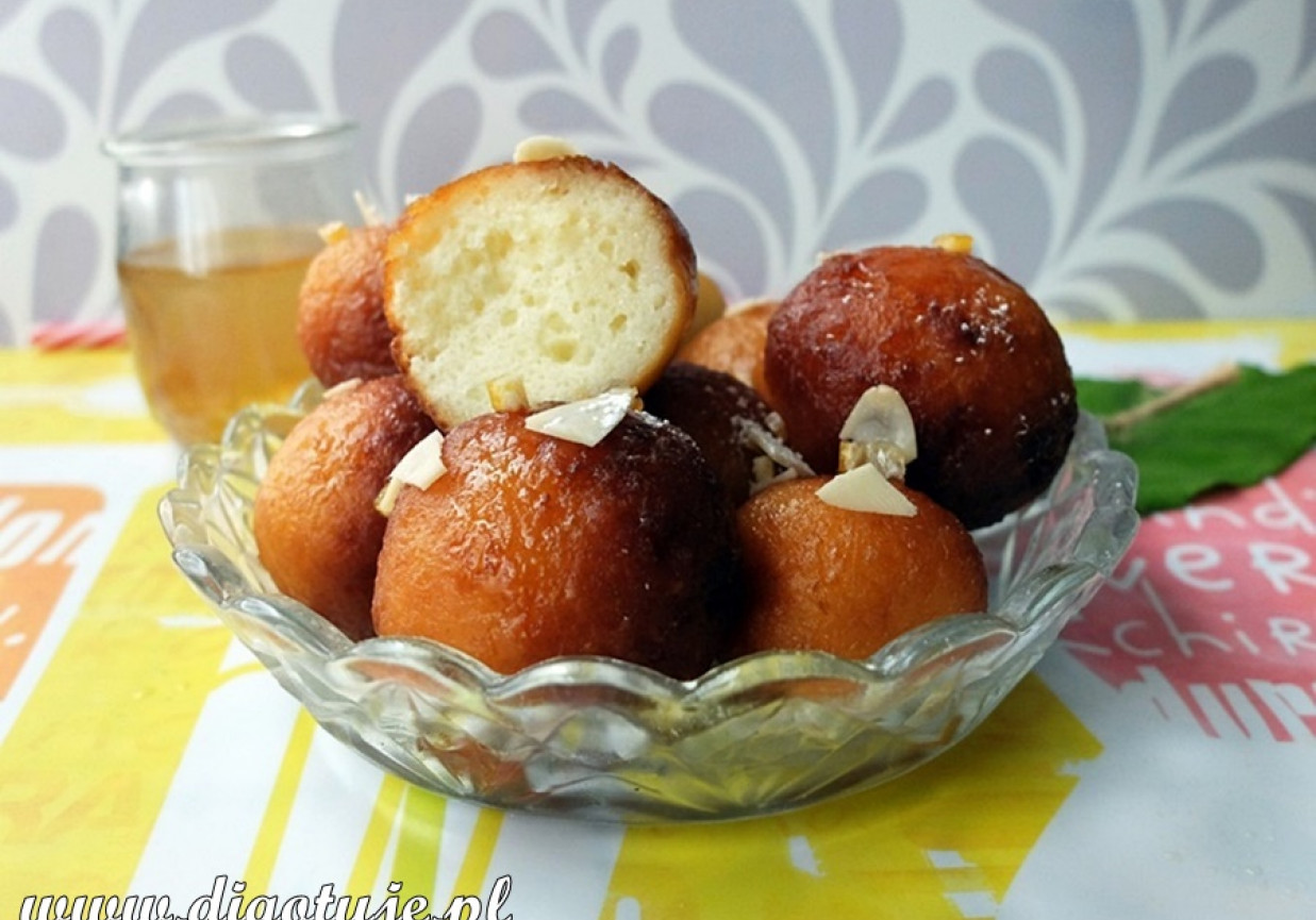 Gulab Jaman - pakistańskie mini pączki z mleka w proszku (w syropie pomarańczowym)  foto