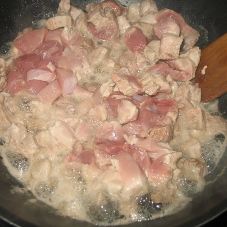 Krok 1 - Gulasz mięsny z kukurydzą i papryką foto
