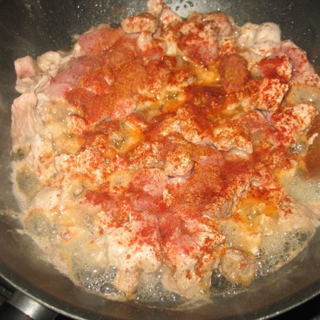 Krok 2 - Gulasz mięsny z kukurydzą i papryką foto