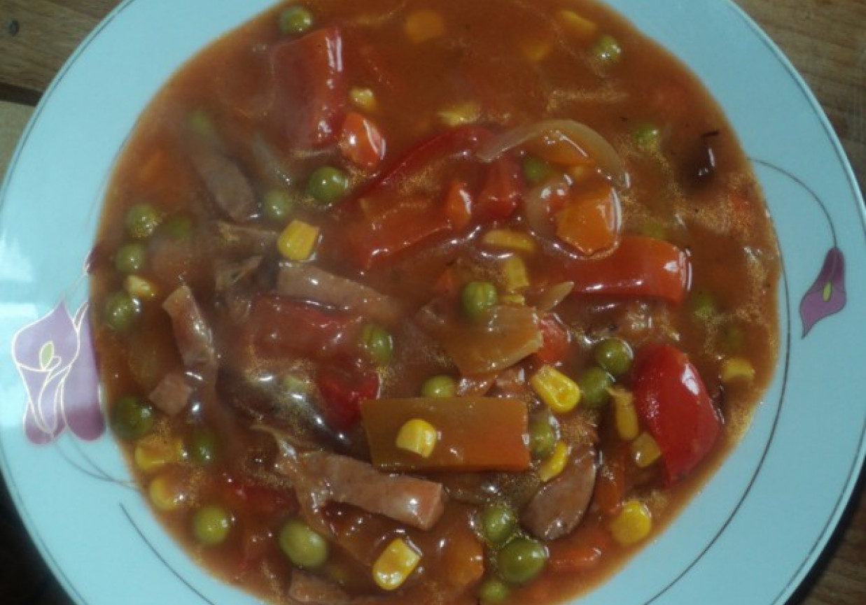 Gulasz paprykowy z kiełbasą foto