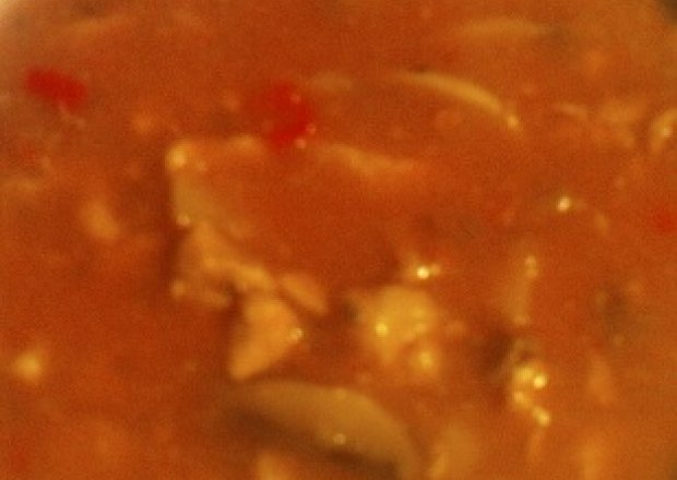 Fotografia przedstawiająca Gulasz pieczarkowy w sosie pomidorowym