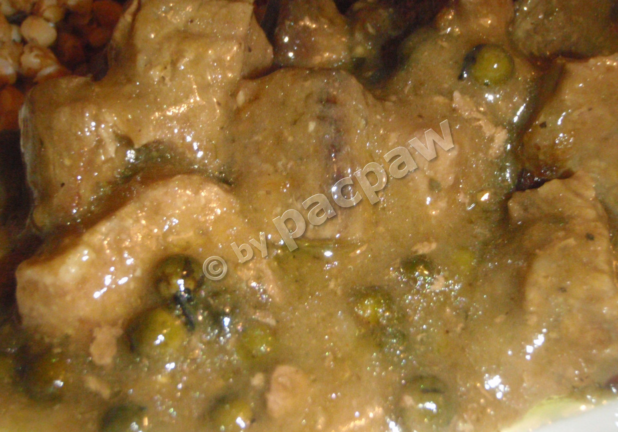 Gulasz stekowy w sosie z marynowanym pieprzem zielonym foto