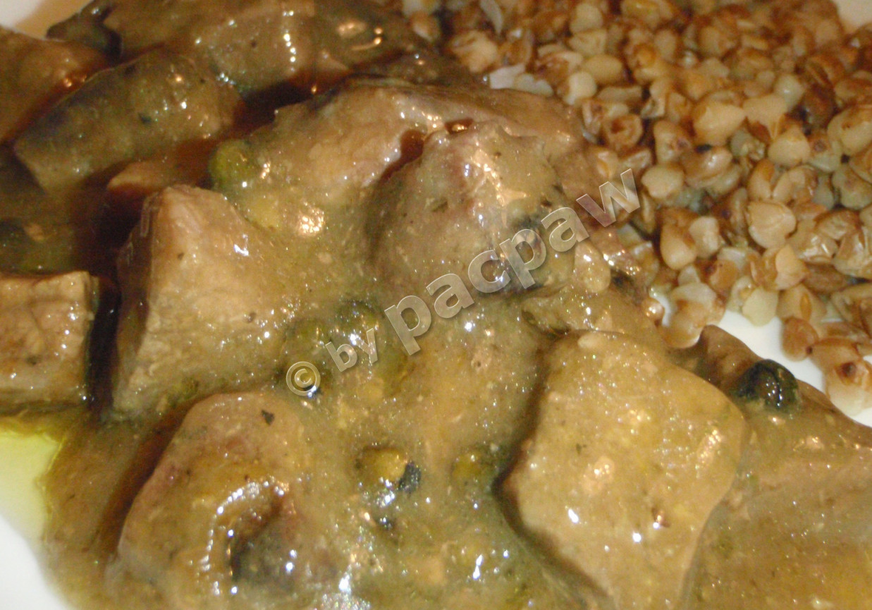 Gulasz stekowy w sosie z marynowanym pieprzem zielonym foto