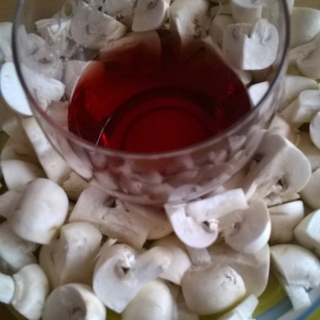 Krok 3 - Gulasz w sosie winno-śmietanowym foto