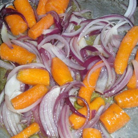 Krok 2 - Gulasz warzywny z bobem i marchewką foto