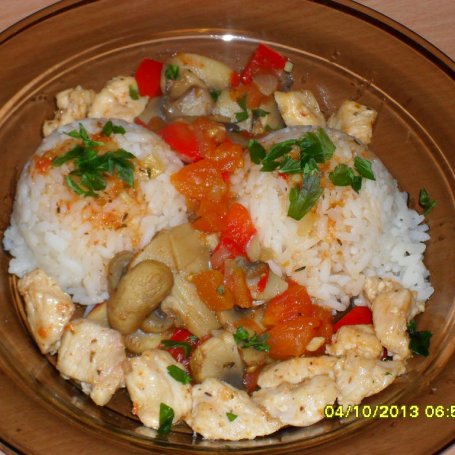Krok 7 - Gulasz warzywny z kurczakiem i ryżem foto