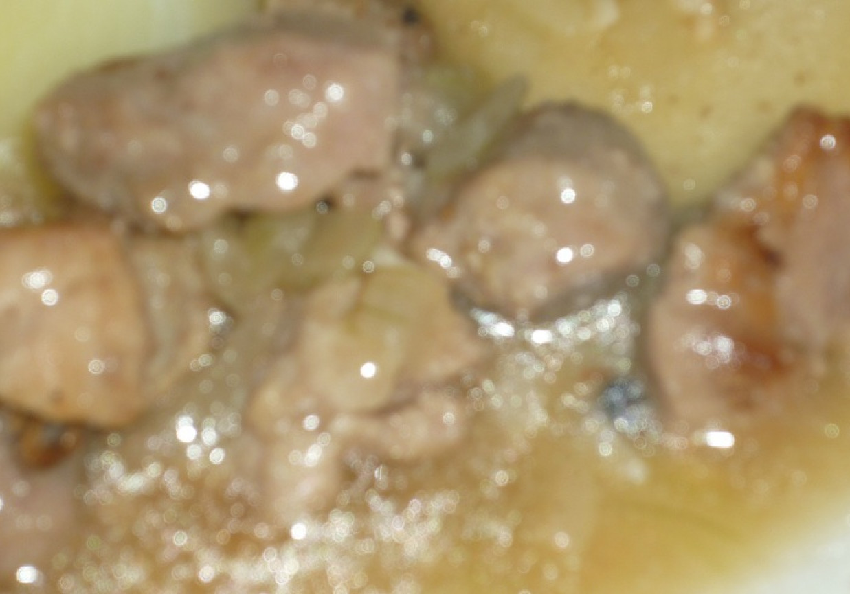 Gulasz wieprzowy w sosie cebulkowym foto